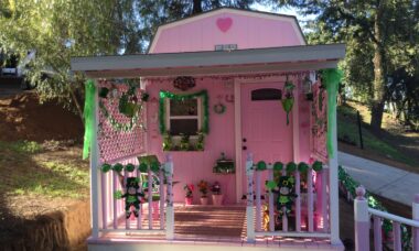 Pink Cabin Saint Patrick’s decor